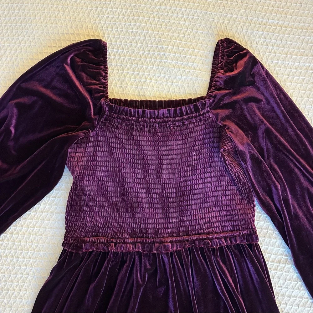 1.State Smocked Bodice Long Sleeve Maroon Velvet Dress - Picture 5 of 6
